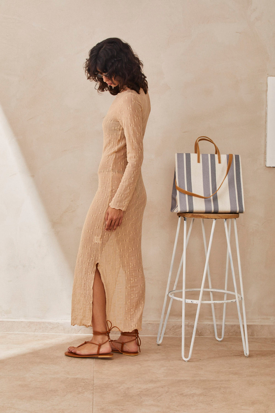 שמלת חוף וניס אורך מקסי בשילוב שסע | בז'