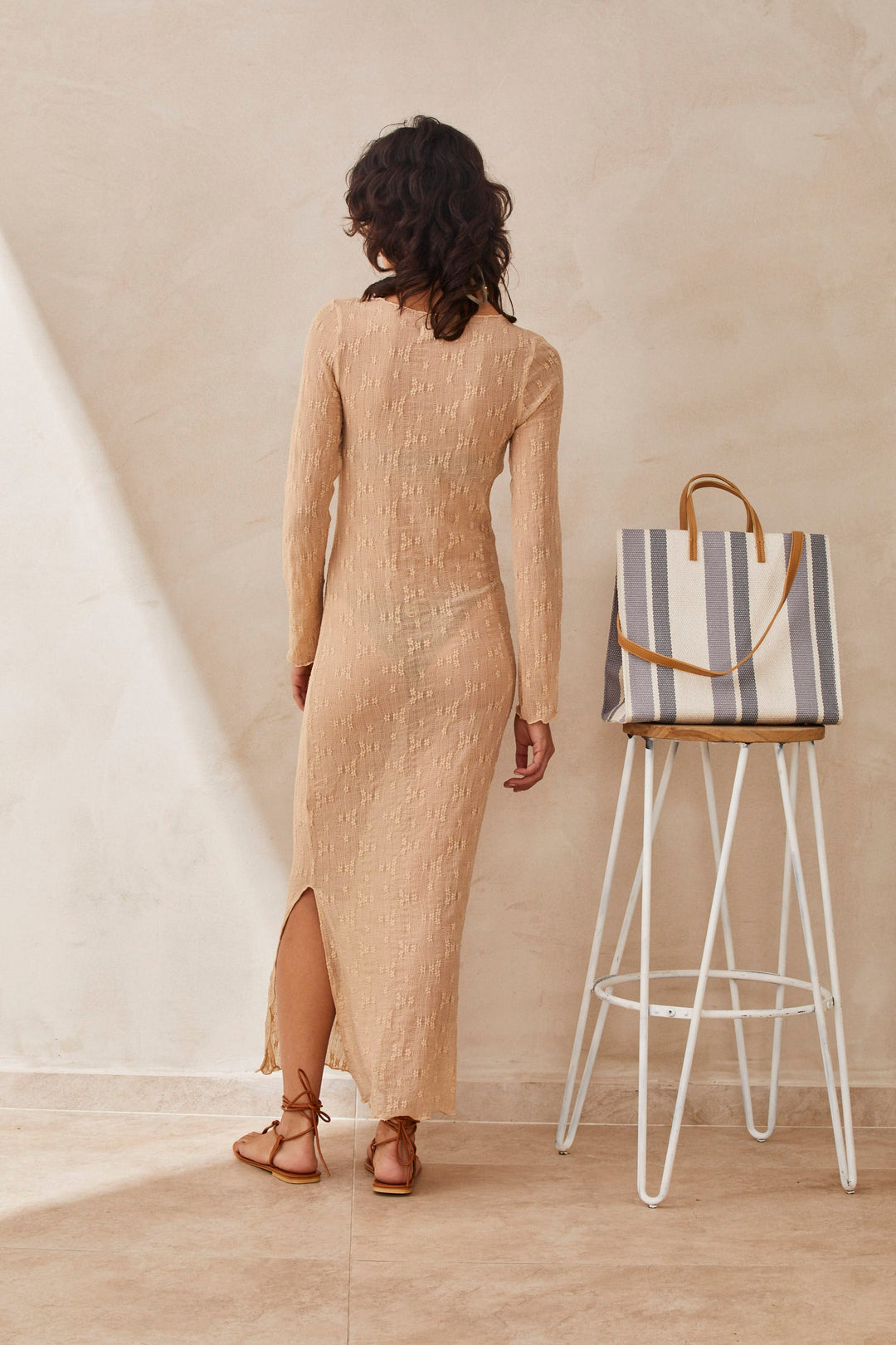 שמלת חוף וניס אורך מקסי בשילוב שסע | בז'