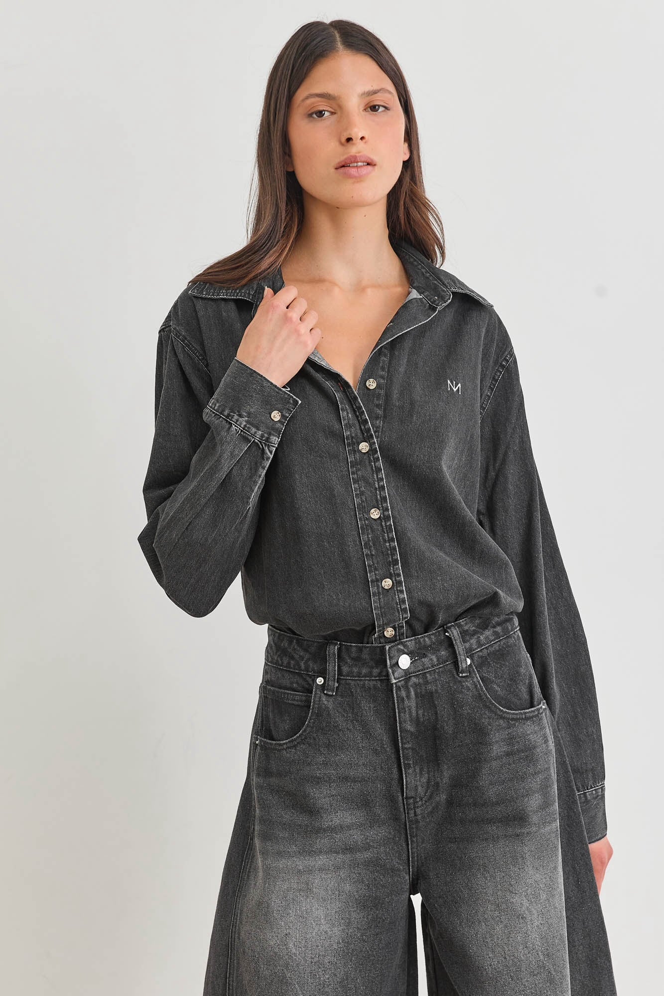 מכופתרת סטנלי דנים רקמת לוגו | שחור