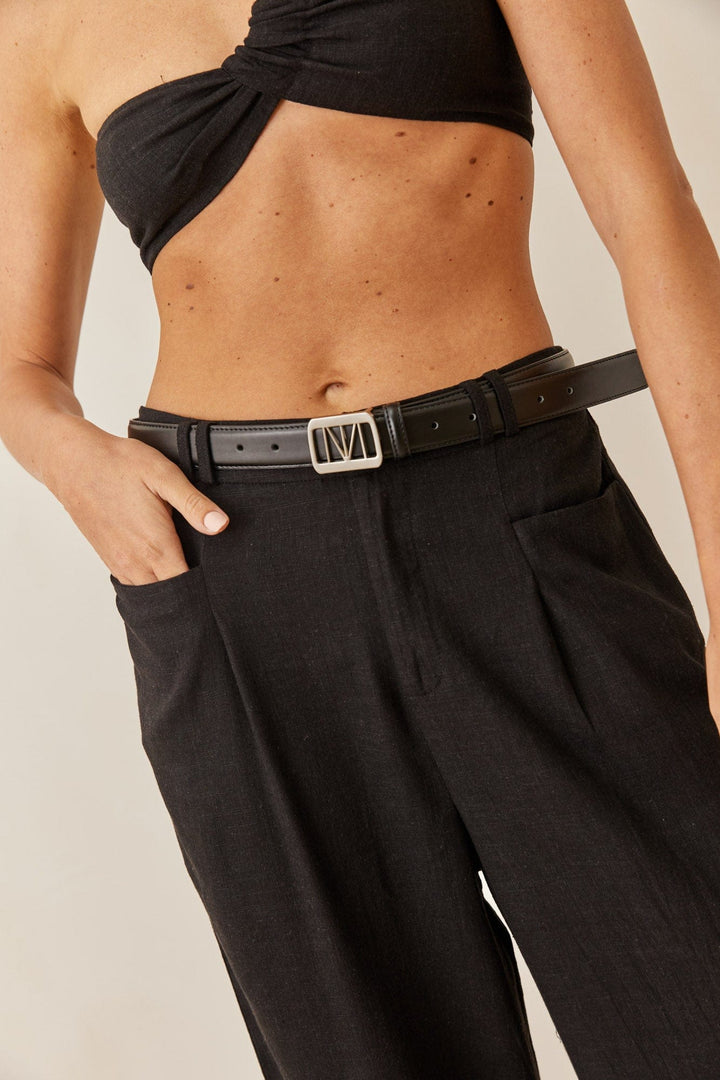 חגורת לוגו MN | שחור/כסף