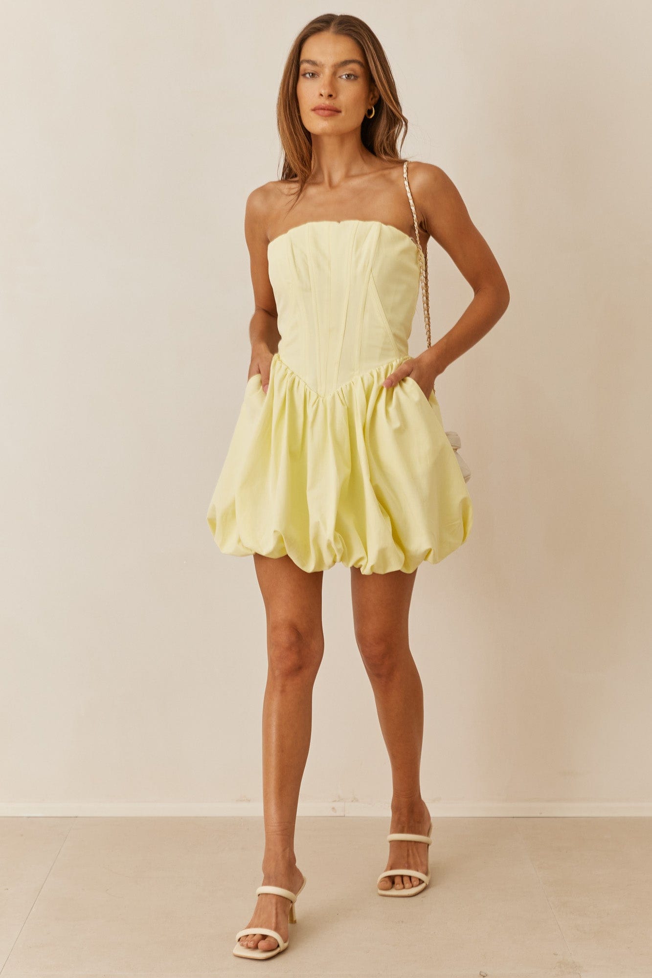 שמלת סטרפלס לונה בשילוב כיסים | צהוב