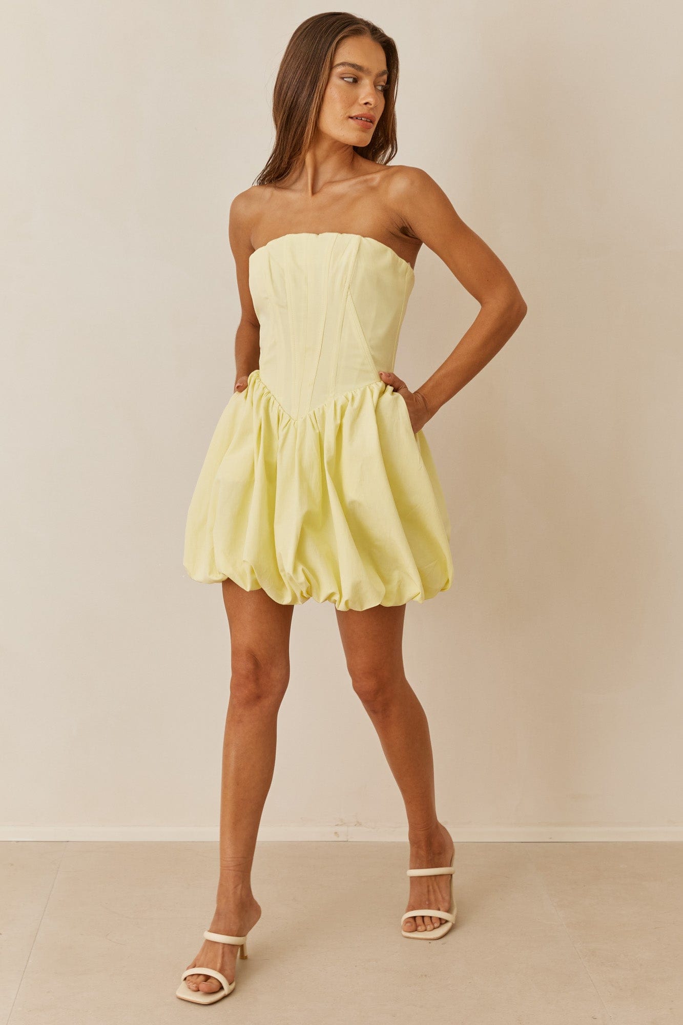 שמלת סטרפלס לונה בשילוב כיסים | צהוב