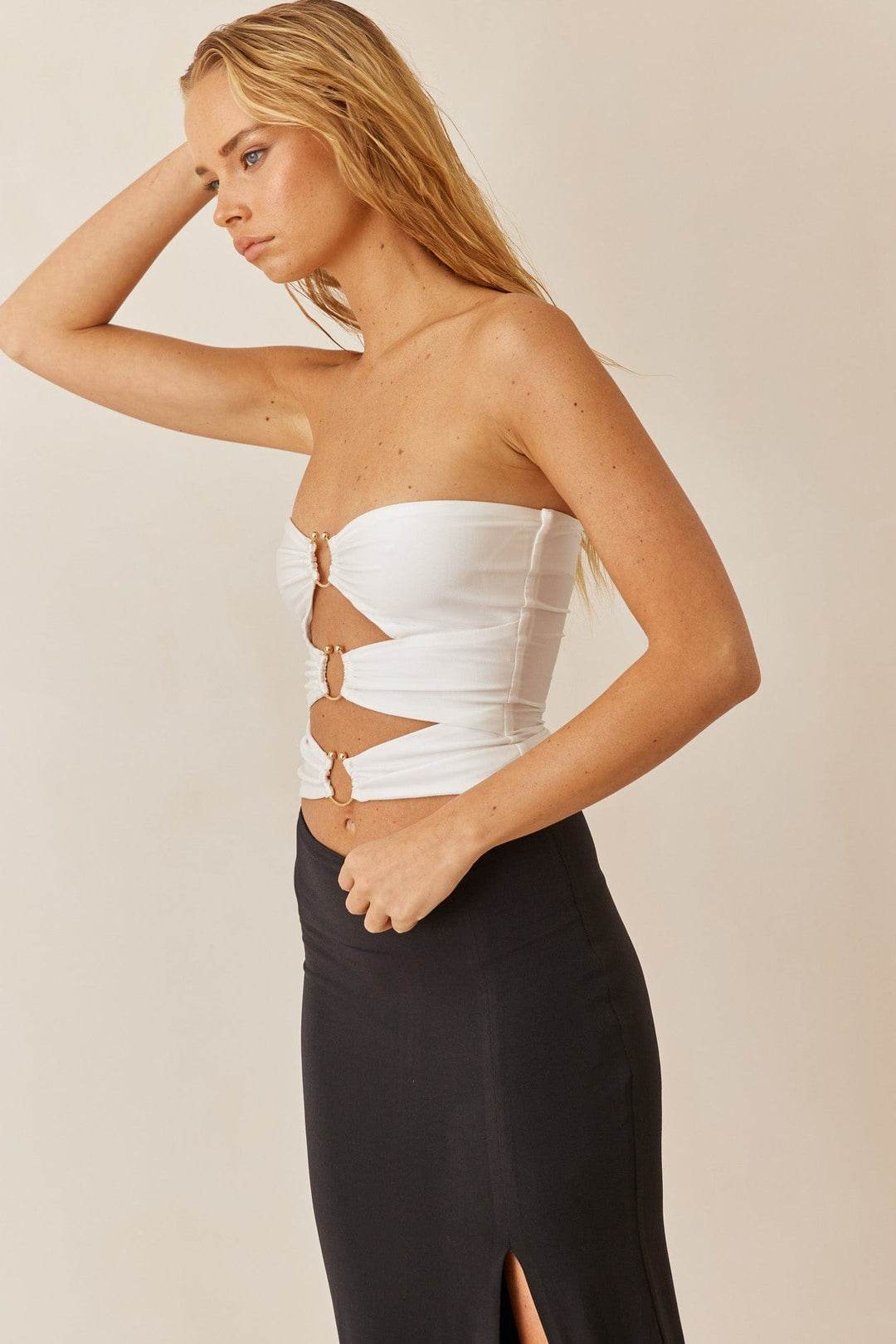 סטרפלס ניקול קאט אאוט | לבן