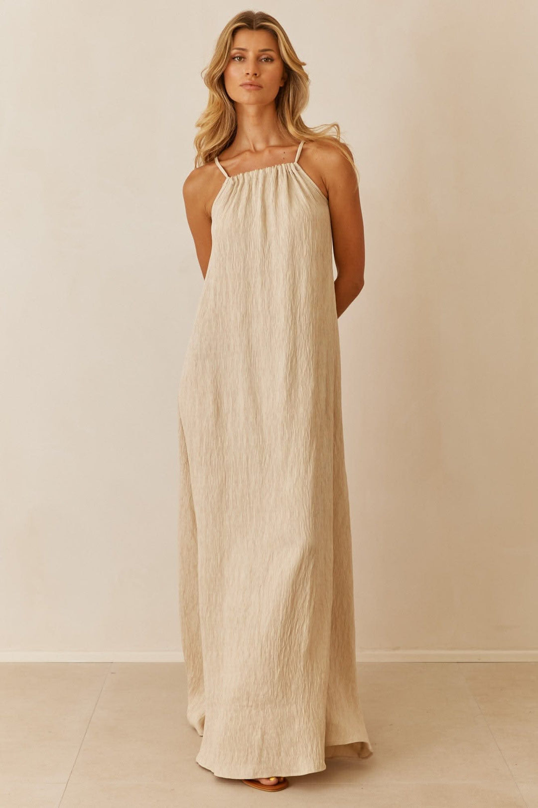 שמלת מישל מקסי בגזרת קולר | בז'