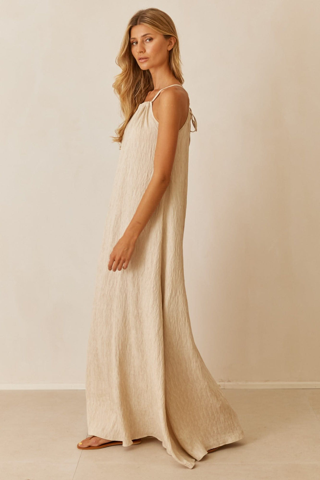 שמלת מישל מקסי בגזרת קולר | בז'