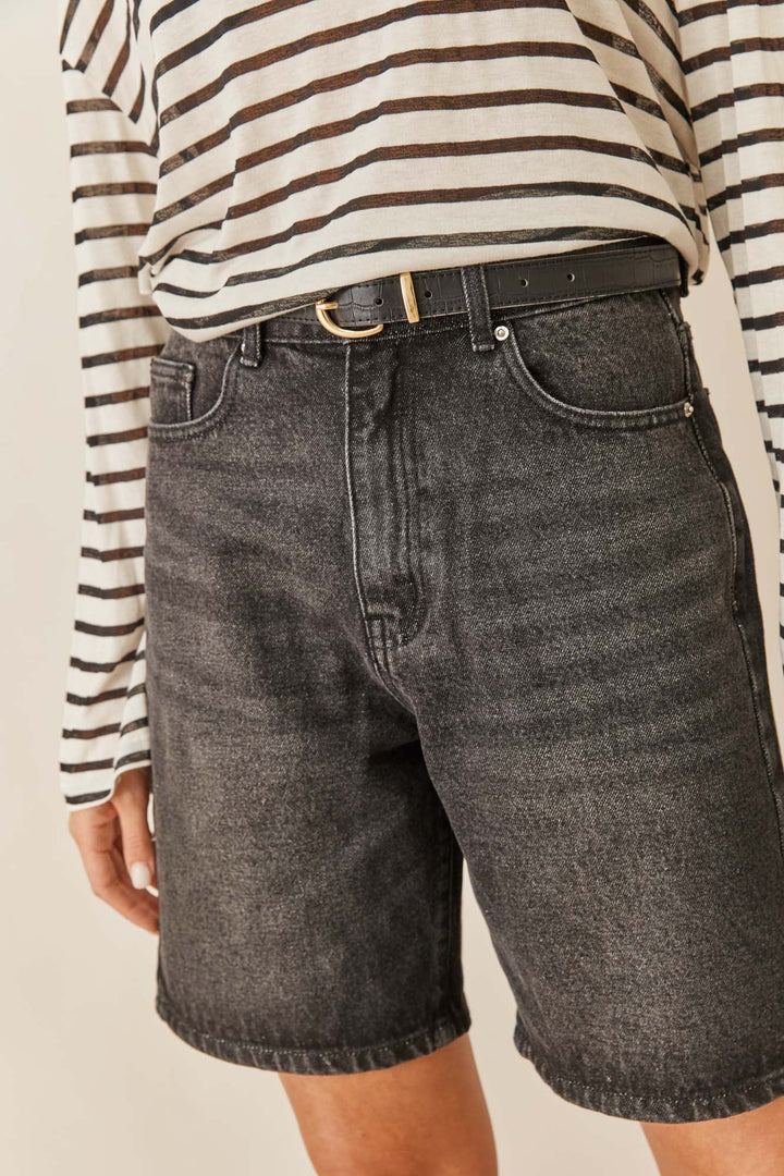 מכנסי דנים ברך איידן בשילוב רקמת לוגו | שחור וואש