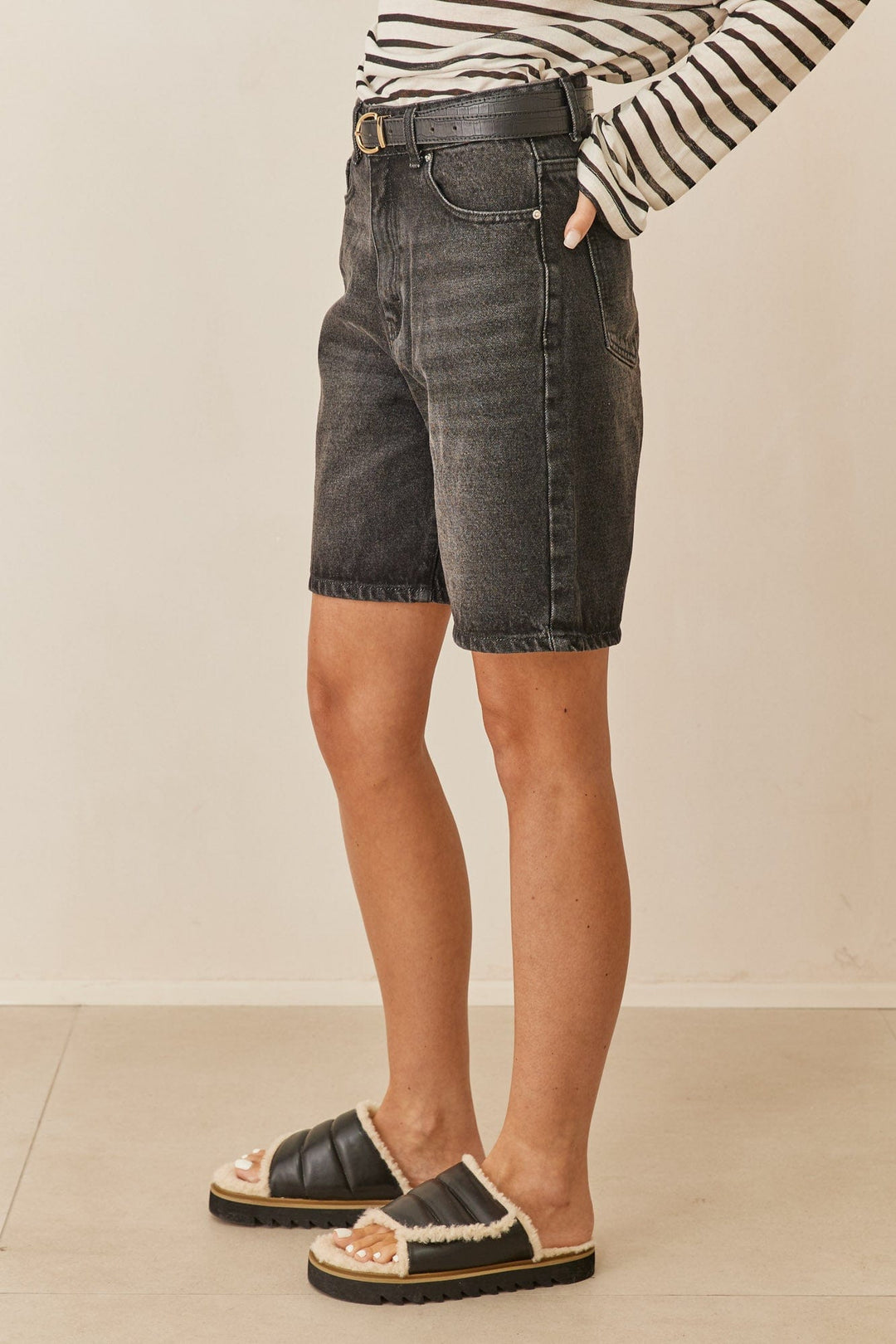 מכנסי דנים ברך איידן בשילוב רקמת לוגו | שחור וואש