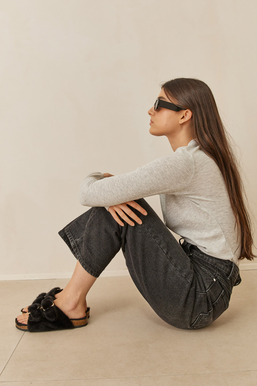 כפכפי סרינה פרווה בשילוב אבזמים | שחור