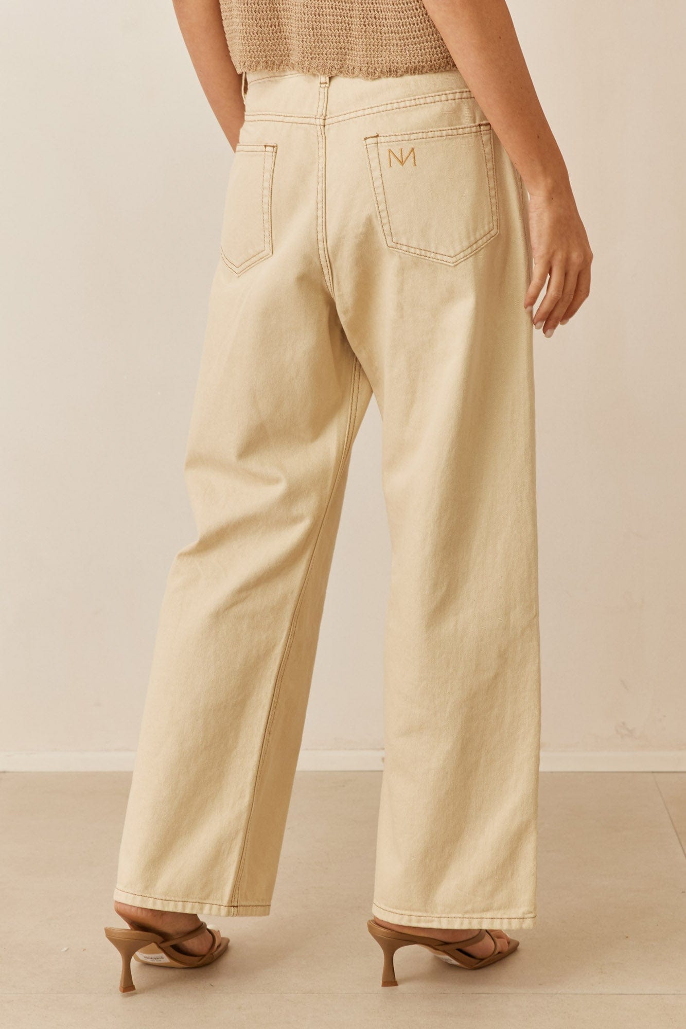 מכנסי דנים בויפרנד נינה בשילוב רקמת לוגו | קרם