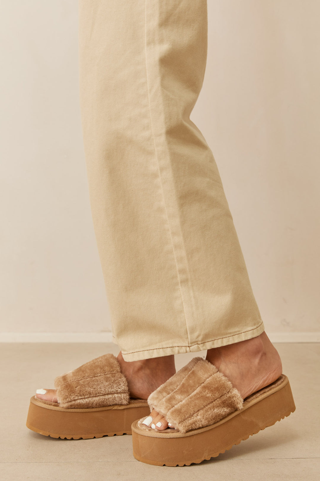 כפכפי שרלוט פלטפורמה בשילוב פרווה | חום