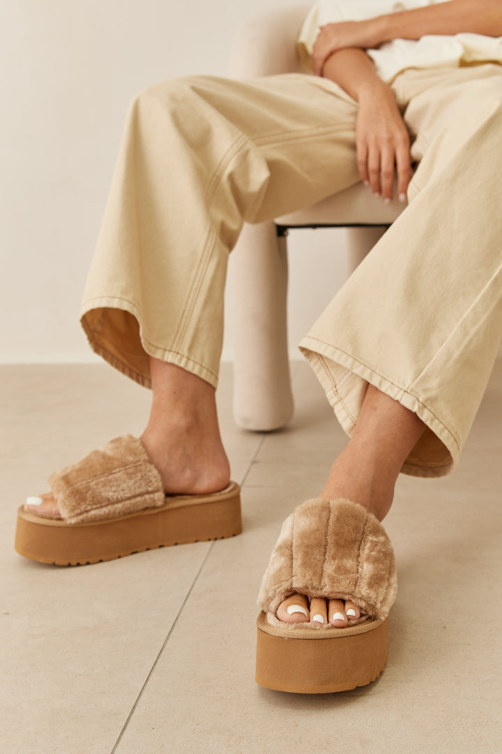 כפכפי שרלוט פלטפורמה בשילוב פרווה | חום