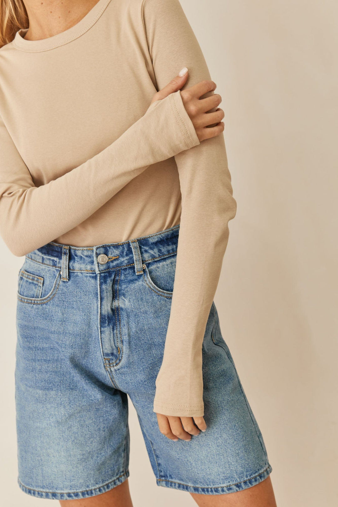 חולצת בייסיק לני שרוול כפפה | בז׳