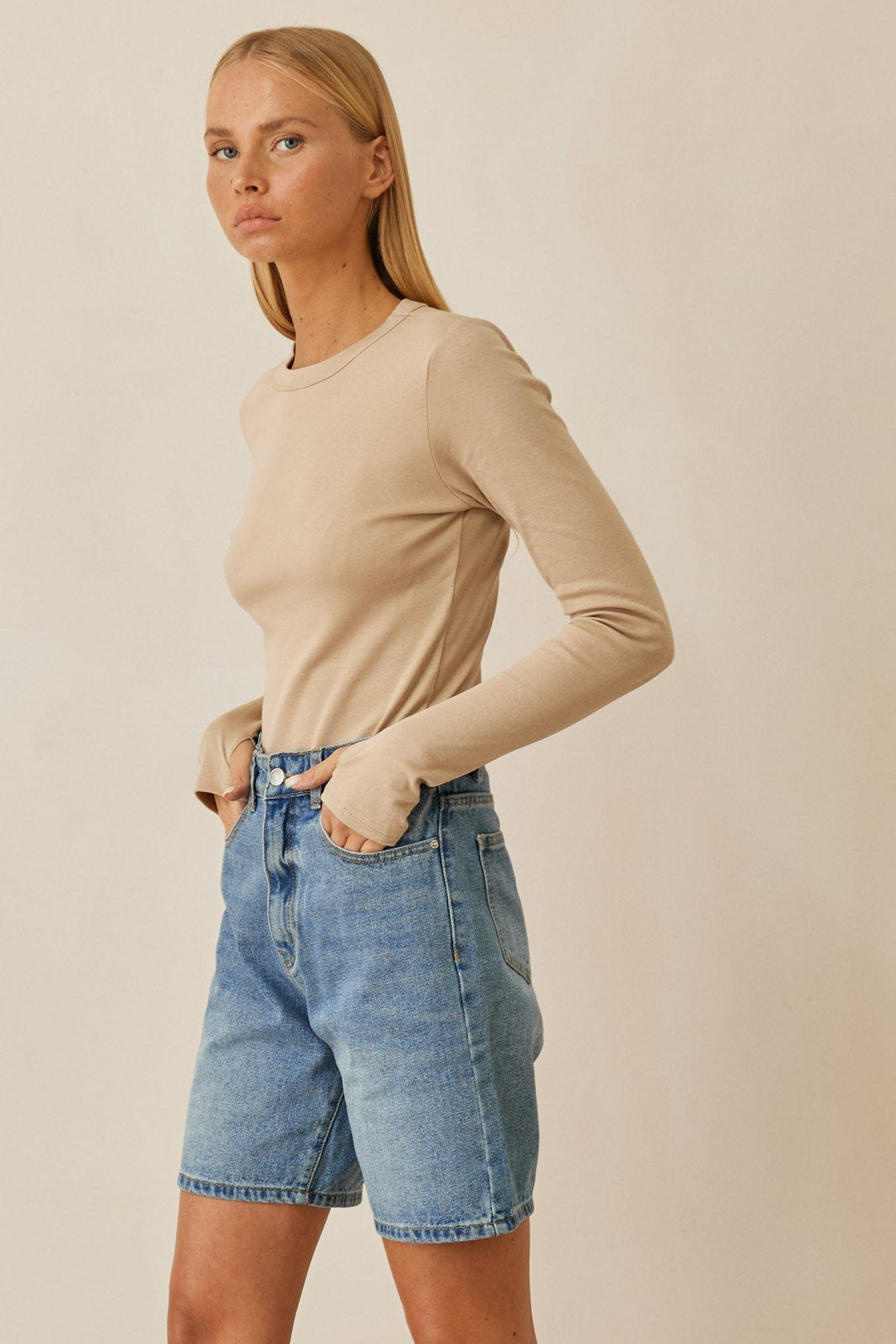 חולצת בייסיק לני שרוול כפפה | בז׳