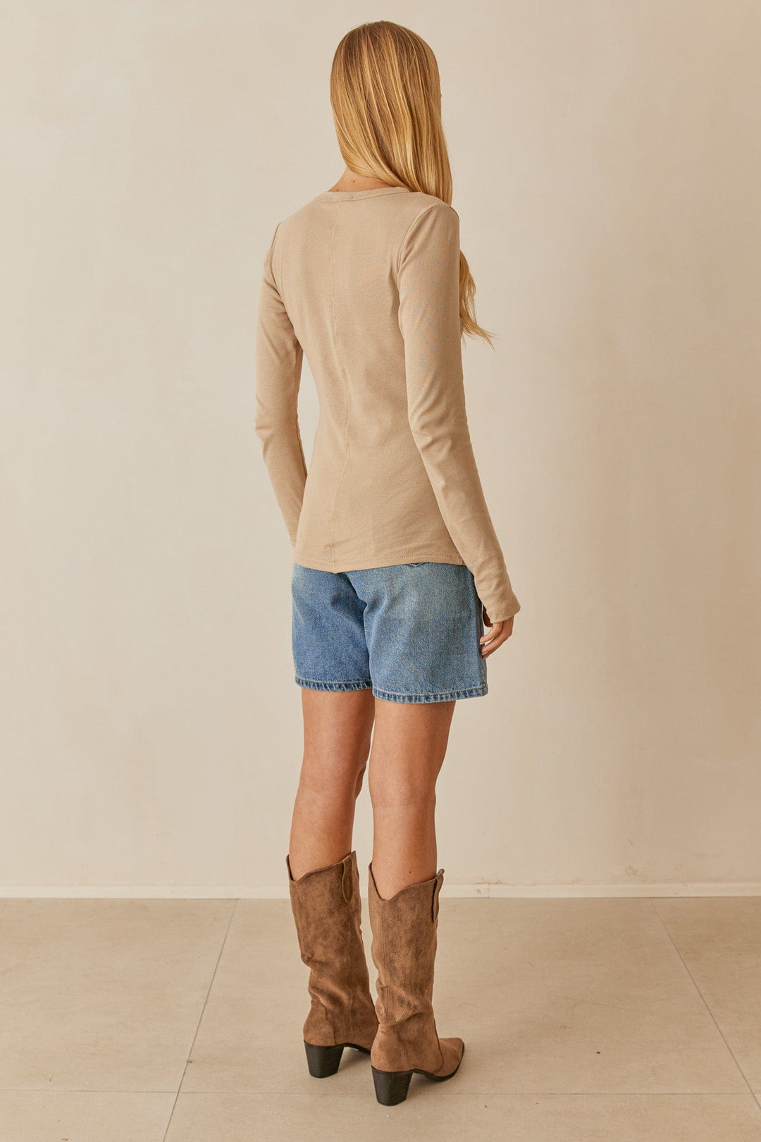 חולצת בייסיק לני שרוול כפפה | בז׳