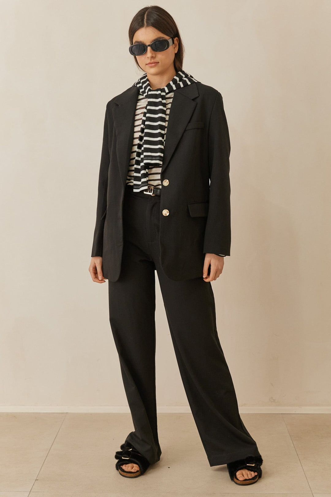 בלייזר מחויט אוברסייז רומי | שחור