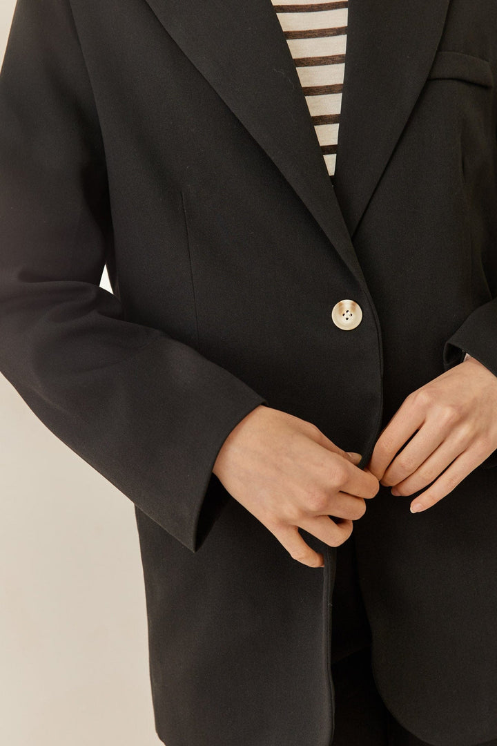 בלייזר מחויט אוברסייז רומי | שחור