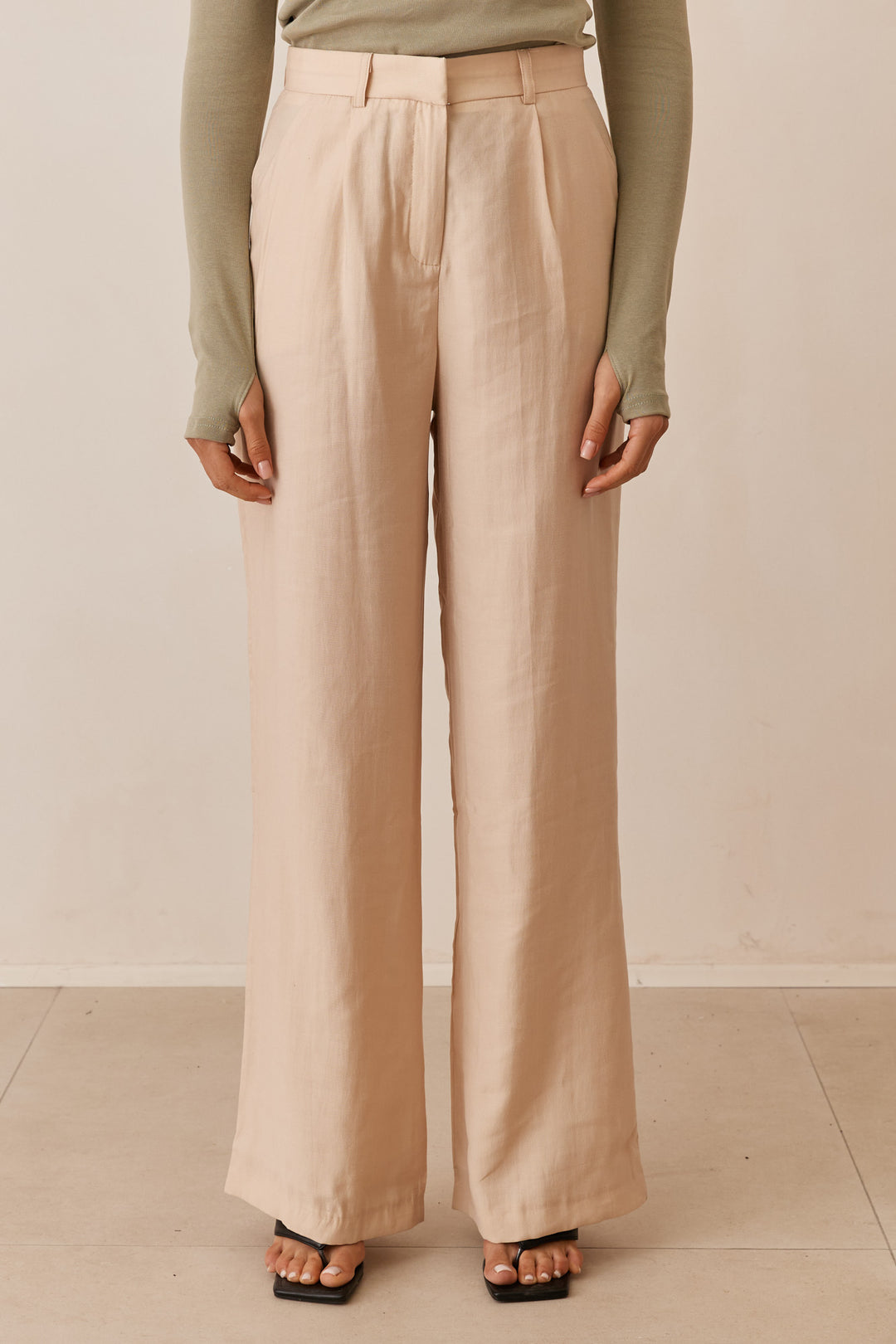 מכנסי קלווין מחויטים | בז'