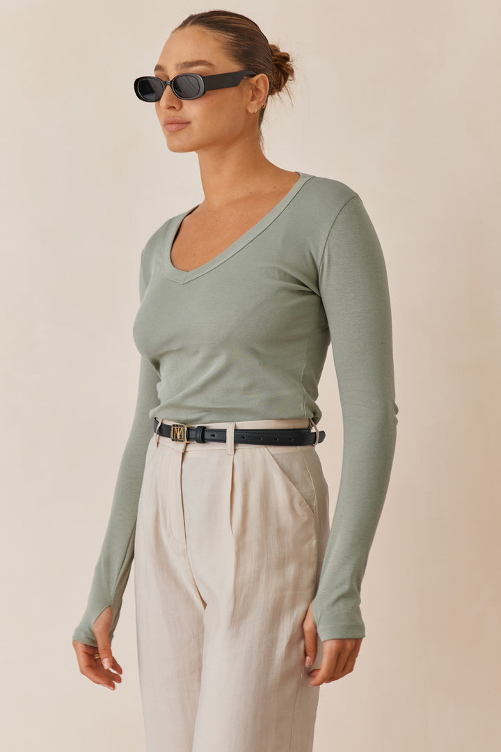 חולצת בייסיק מייגן וי שרוול כפפה | ירוק זית
