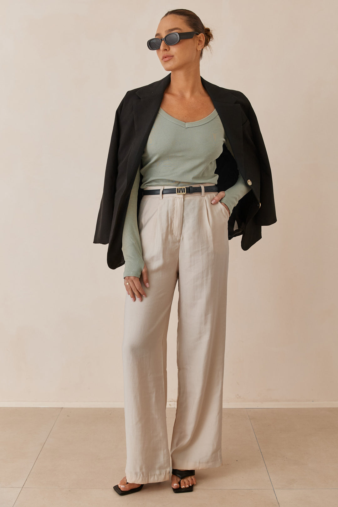 חולצת בייסיק מייגן וי שרוול כפפה | ירוק זית