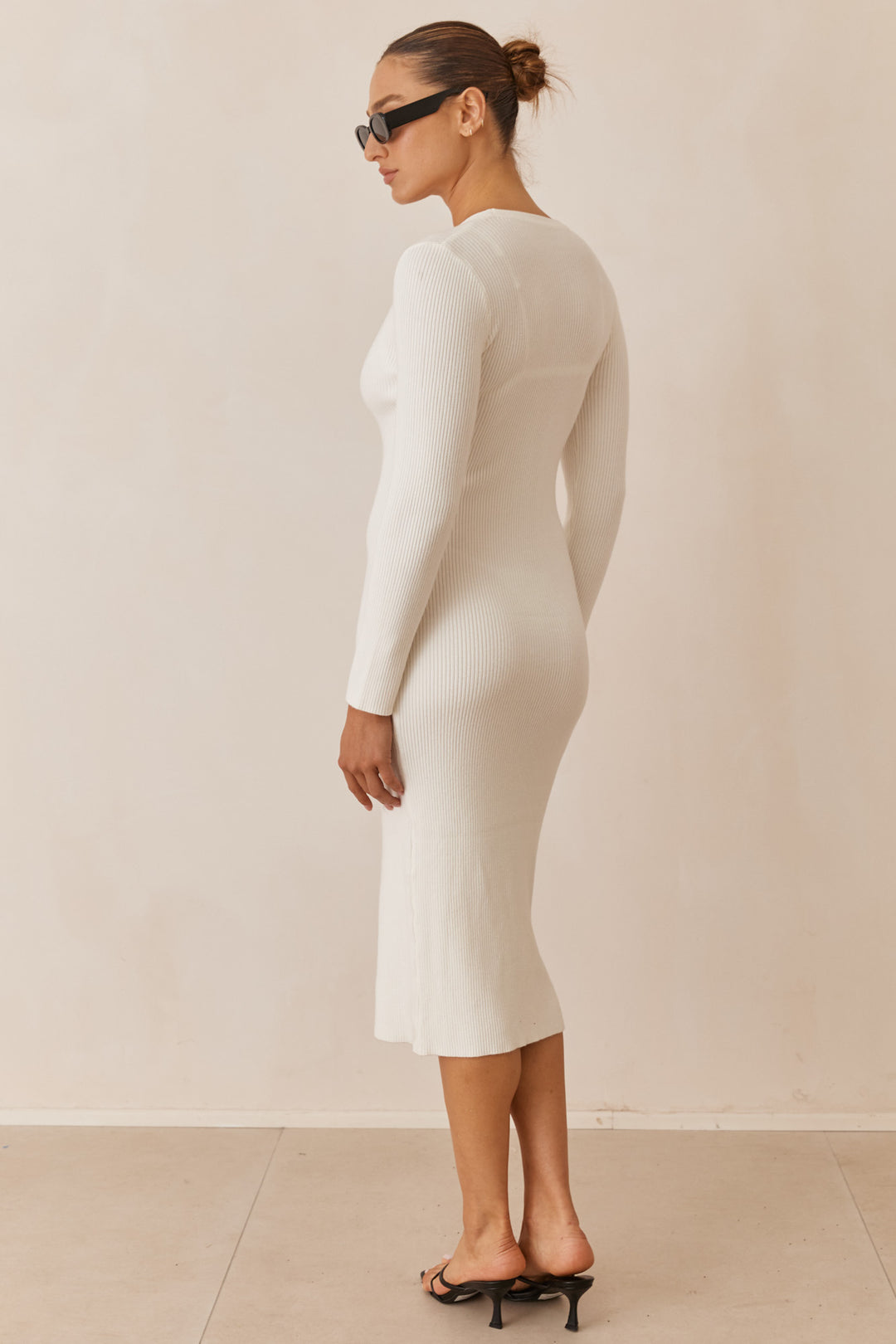 שמלת סריג אמנדה בשילוב כפתורים | לבן