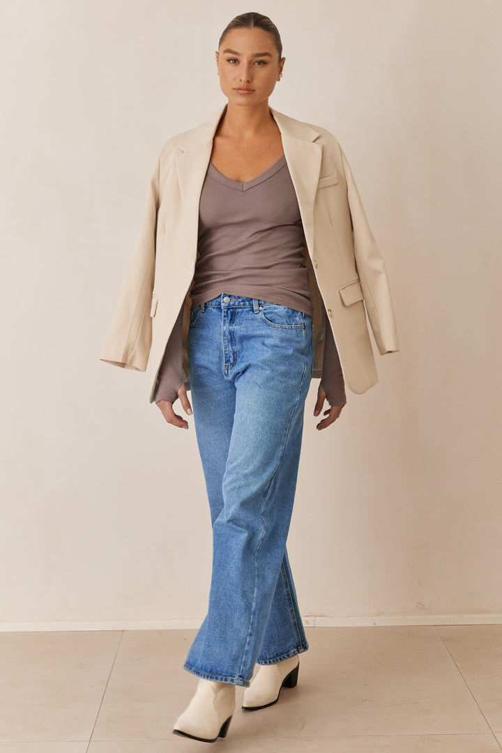 חולצת בייסיק מייגן וי שרוול כפפה | חום