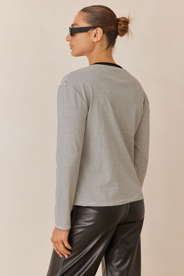 חולצת ג'יימי סטרייפס צווארון מובלט | לבן/שחור