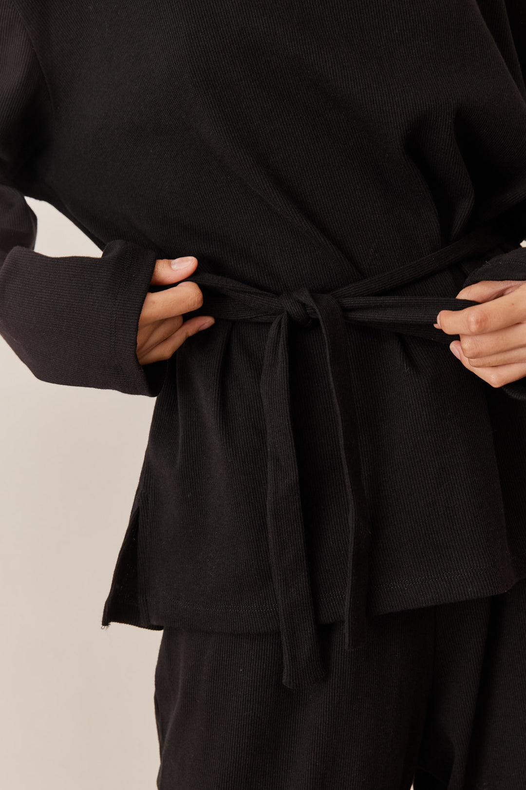 חולצת מארני בד ריב בשילוב קשירה ורקמת לוגו | שחור