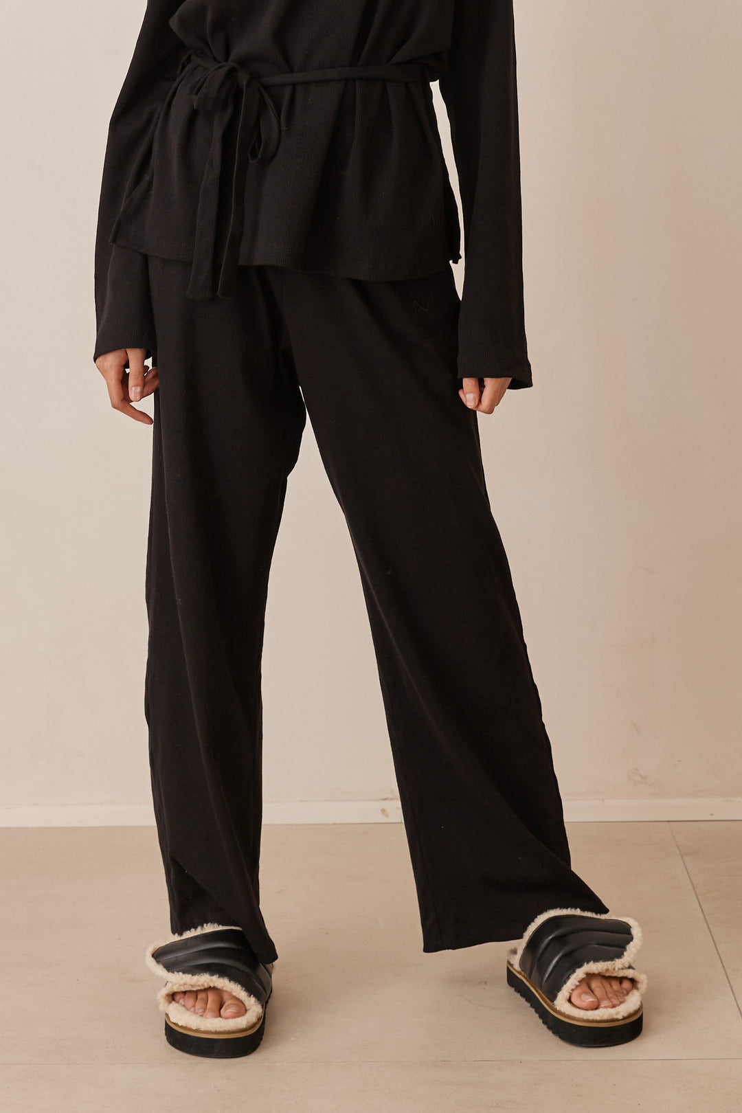 מכנסי מארני בד ריב בשילוב רקמת לוגו | שחור