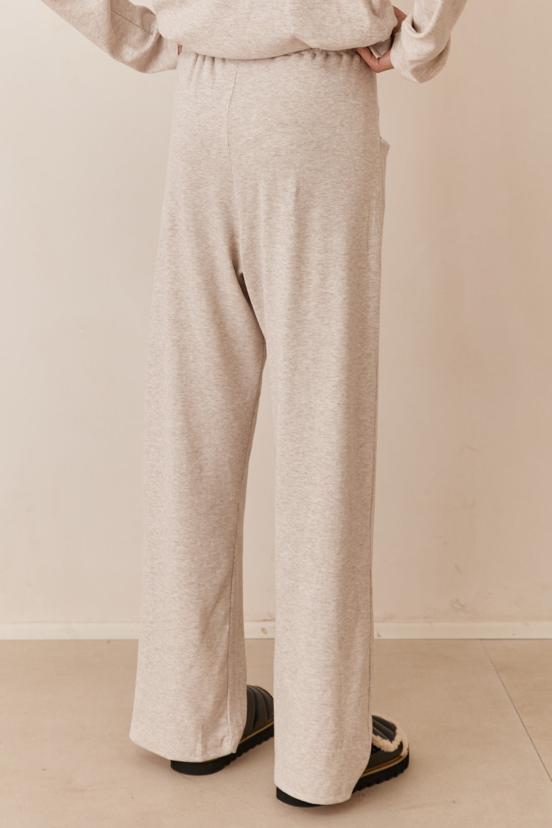 מכנסי מארני בד ריב בשילוב רקמת לוגו | בז'