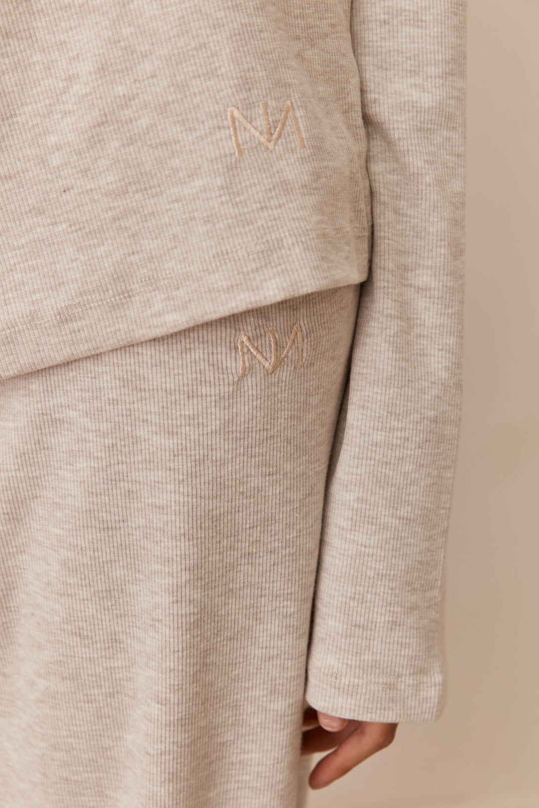 חולצת מארני בד ריב בשילוב קשירה ורקמת לוגו | בז'