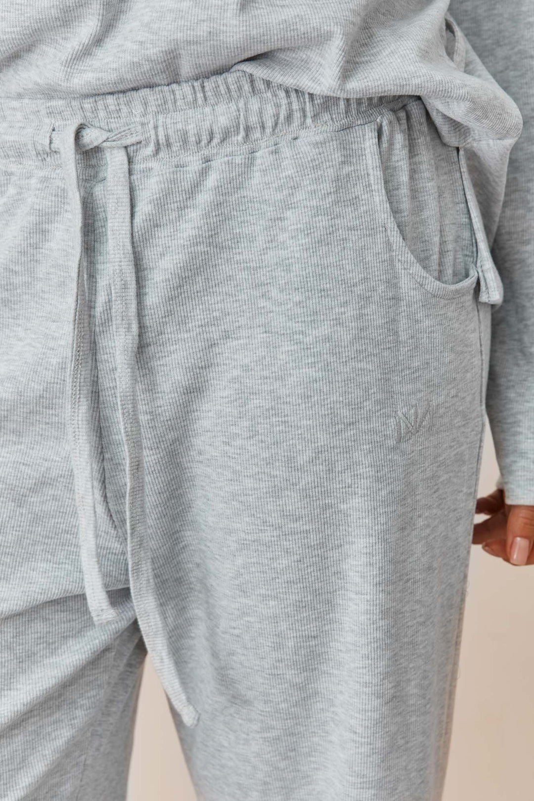 מכנסי מארני בד ריב בשילוב רקמת לוגו | אפור בהיר