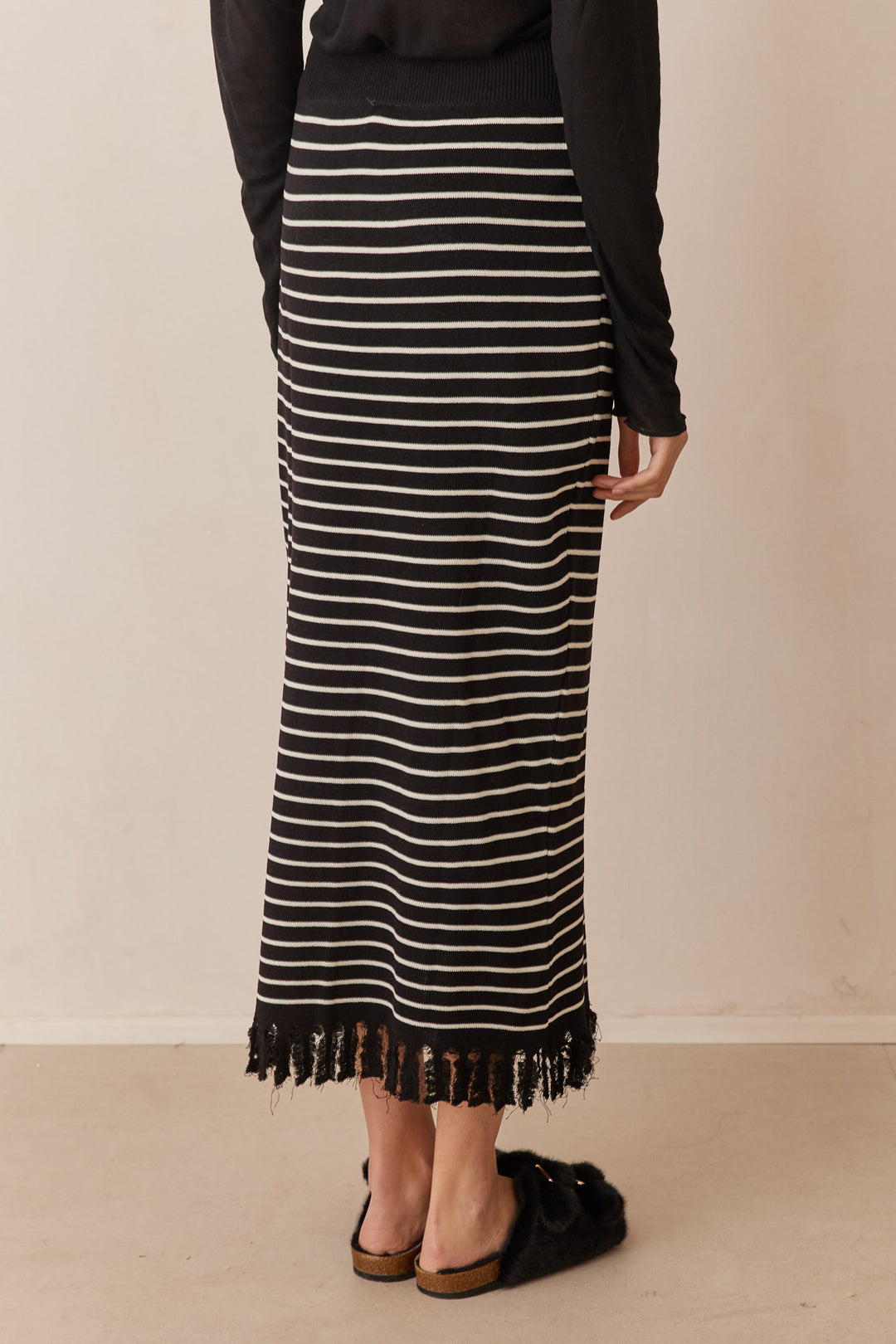 חצאית ג'יין מידי סטרייפס סיומת פרנזים | שחור/לבן