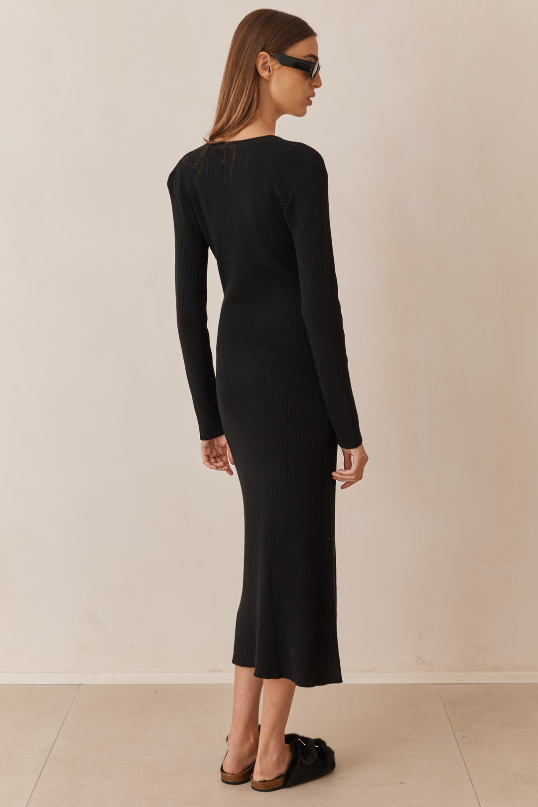 שמלת סריג אמנדה בשילוב כפתורים | שחור