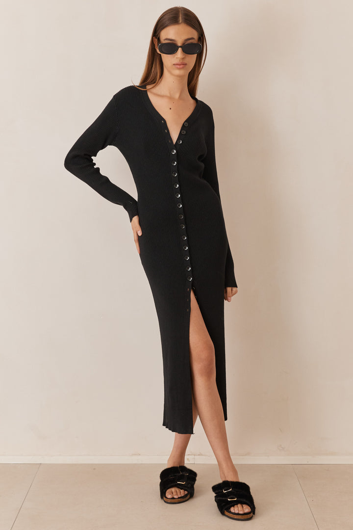 שמלת סריג אמנדה בשילוב כפתורים | שחור
