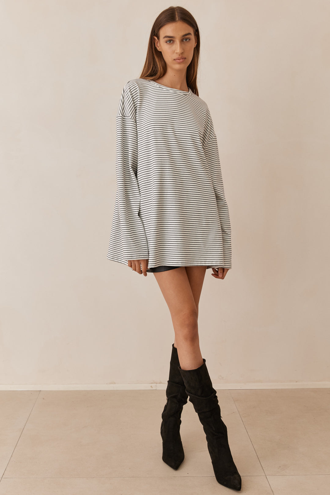 חולצת שרי סטרייפס גזרה אוברסייזית | שחור/לבן