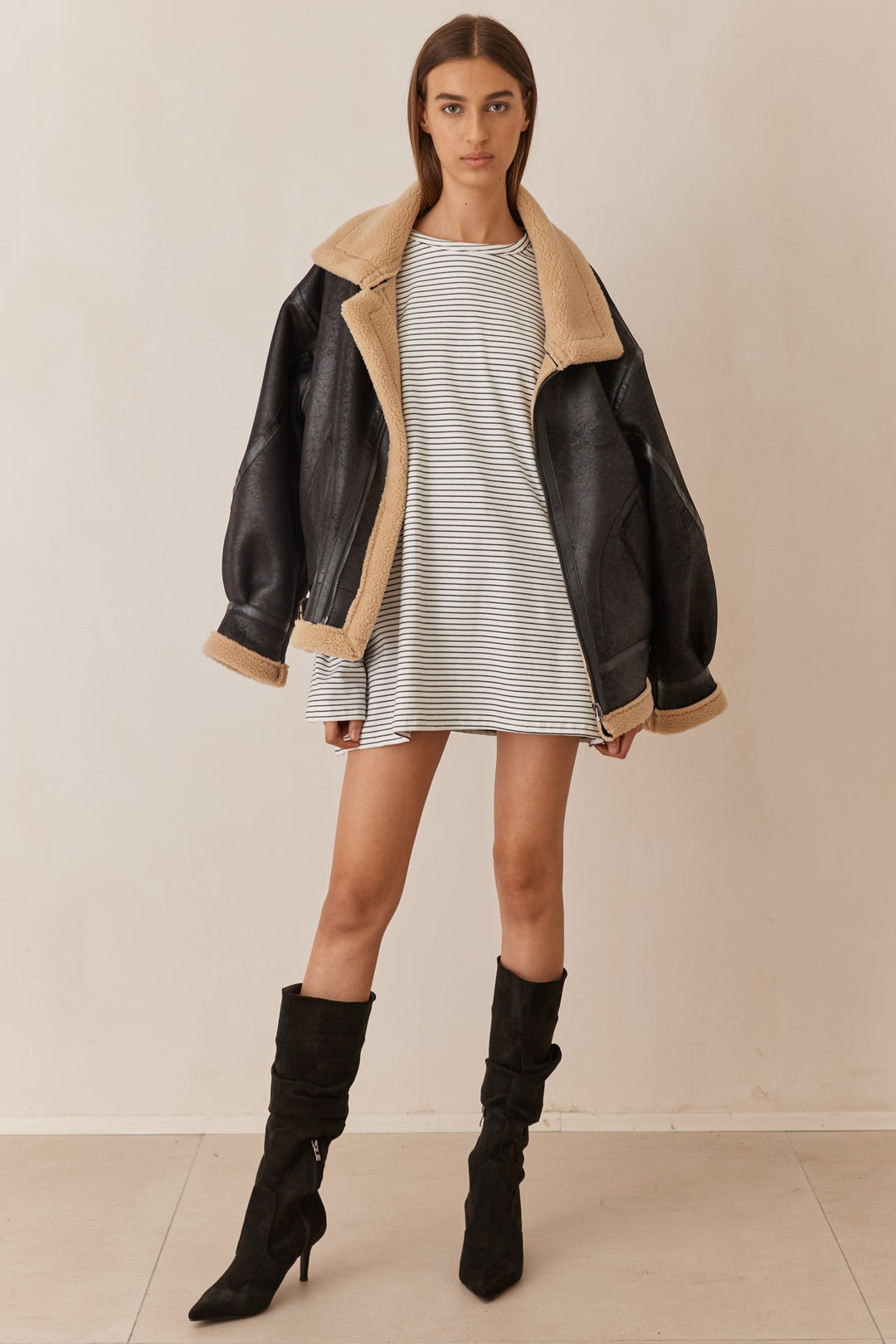 חולצת שרי סטרייפס גזרה אוברסייזית | שחור/לבן