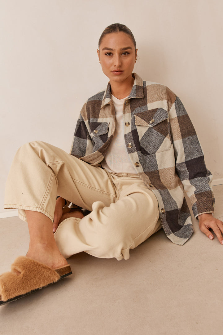 ג׳קט משובץ ריידר בשילוב כפתורים | חום/בז