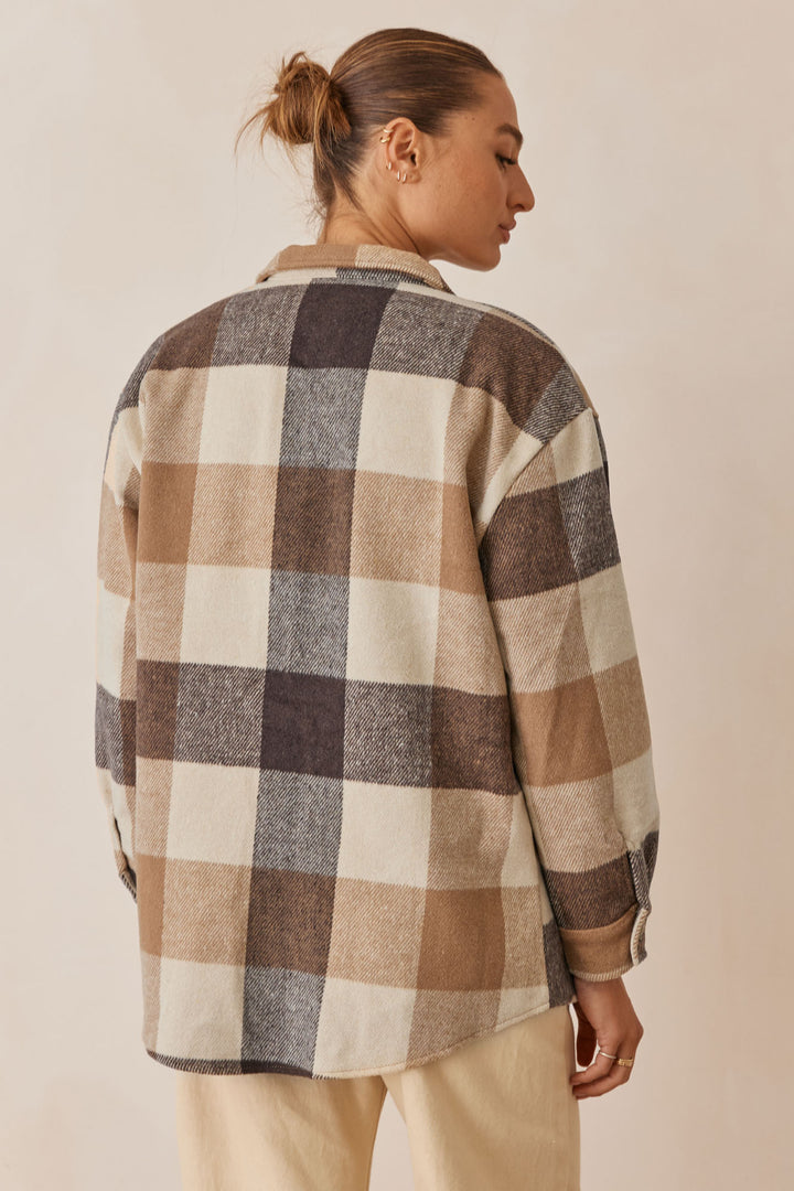 ג׳קט משובץ ריידר בשילוב כפתורים | חום/בז