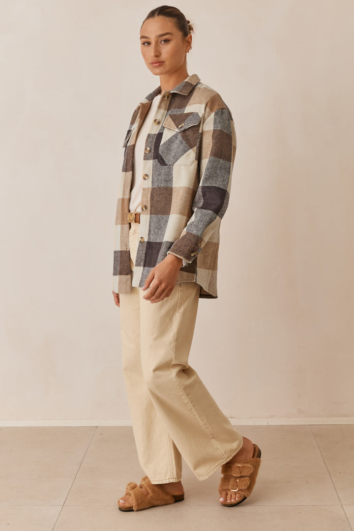 ג׳קט משובץ ריידר בשילוב כפתורים | חום/בז