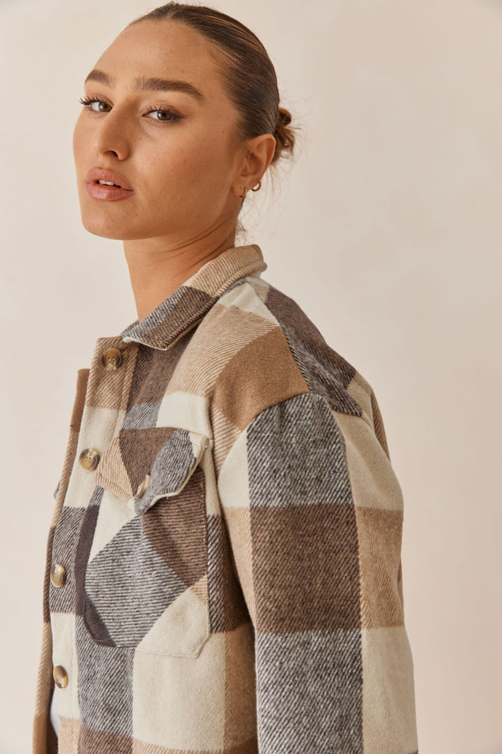 ג׳קט משובץ ריידר בשילוב כפתורים | חום/בז