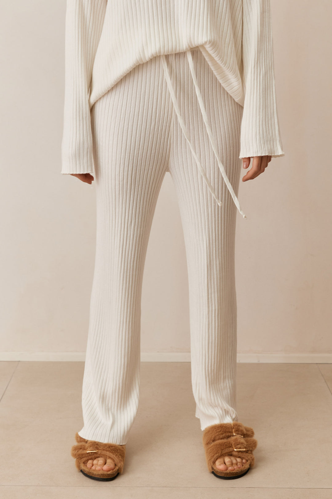 חליפת סריג לורנס | לבן