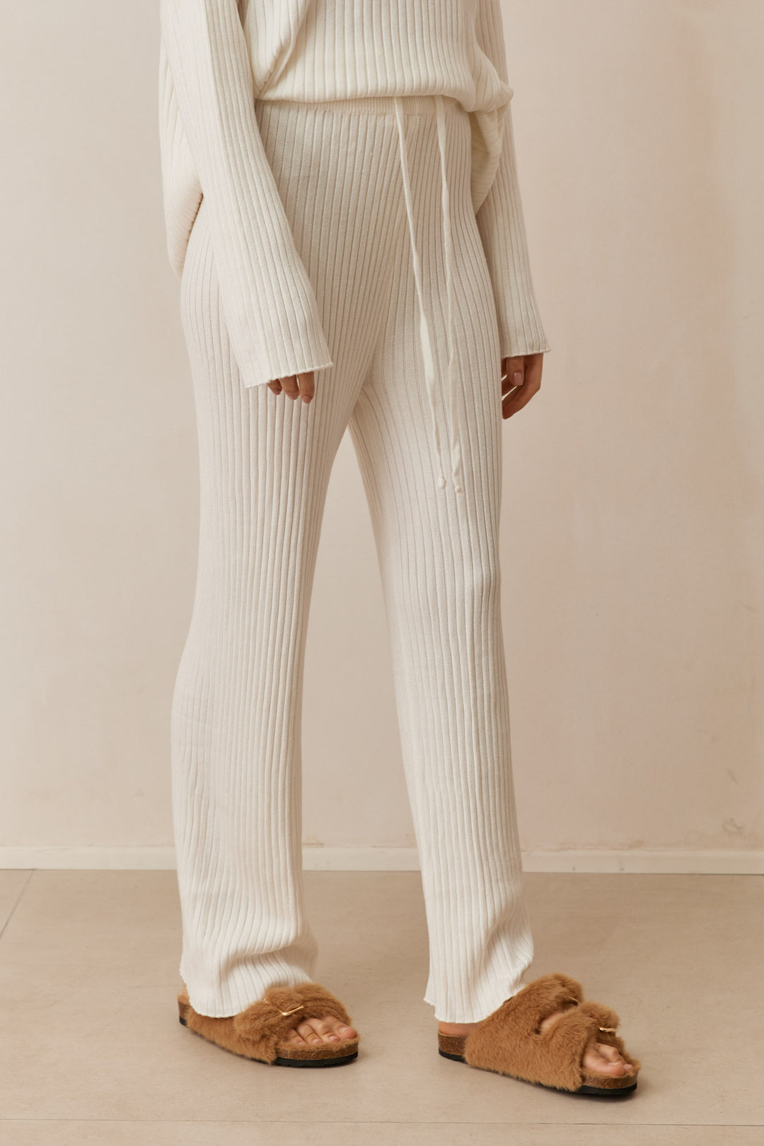 חליפת סריג לורנס | לבן