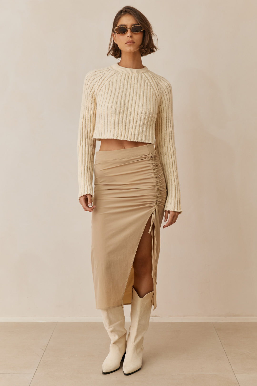 חצאית ולרי מידי בשילוב כיווץ וקשירה | בז'