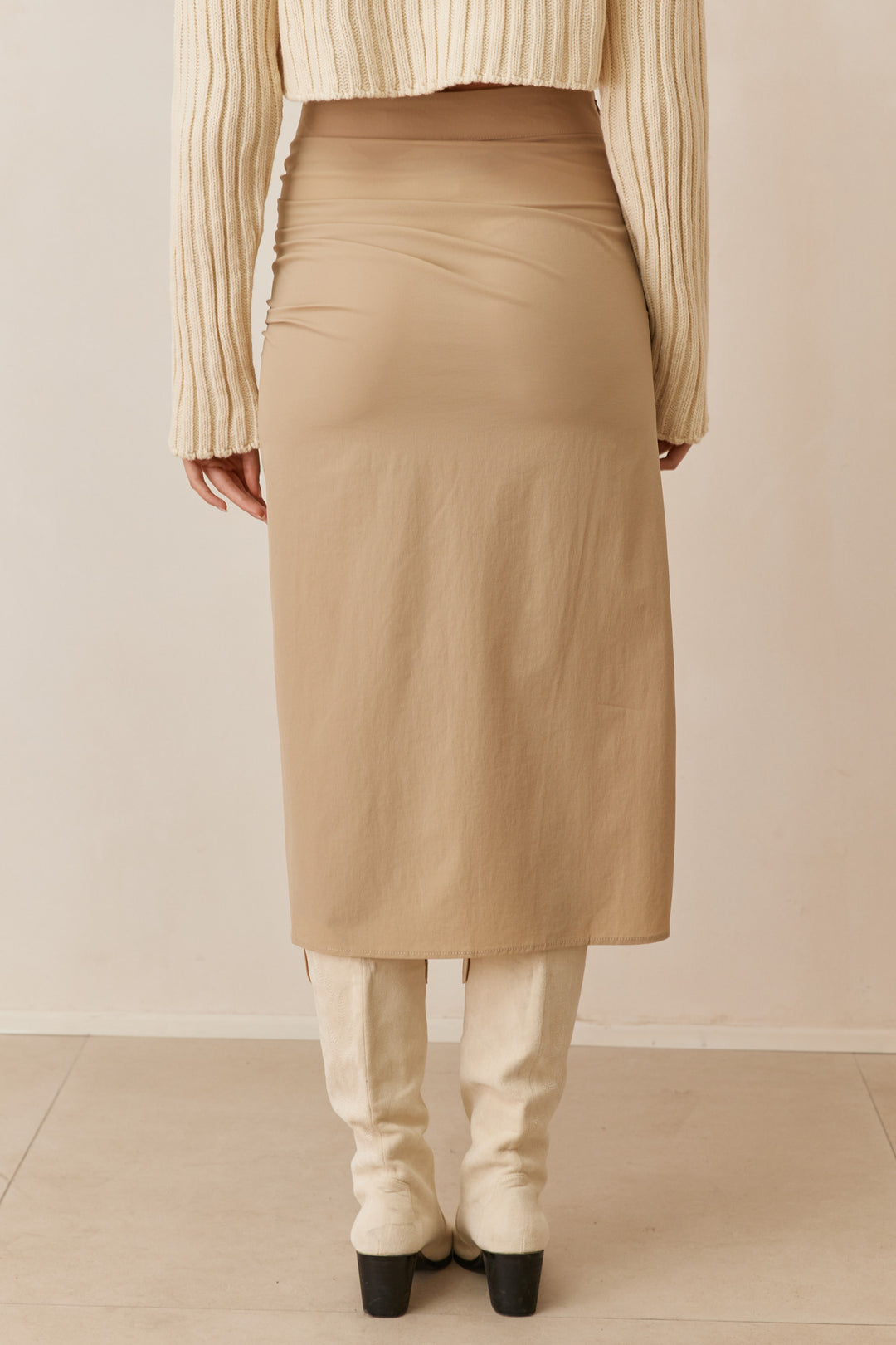 חצאית ולרי מידי בשילוב כיווץ וקשירה | בז'