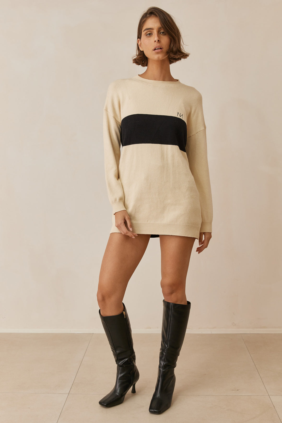 טוניקת סריג נורי בשילוב לוגו | קרם/שחור