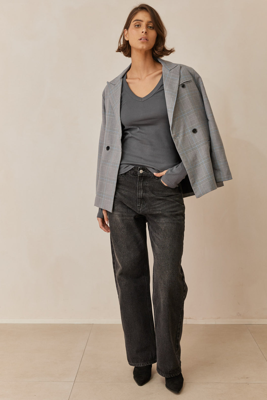 חולצת בייסיק מייגן וי שרוול כפפה | אפור כהה