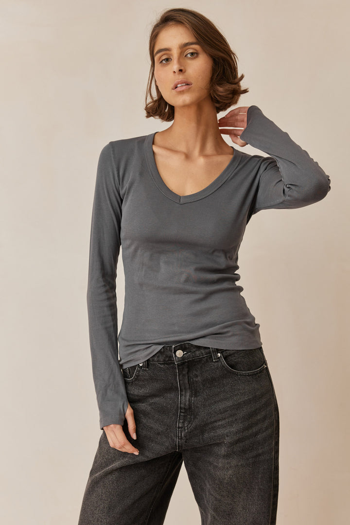חולצת בייסיק מייגן וי שרוול כפפה | אפור כהה
