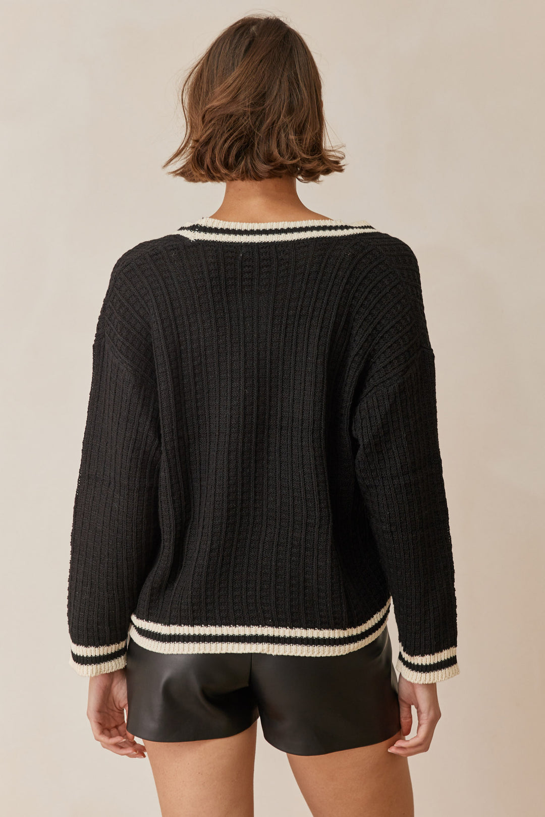 קרדיגן סריג צ׳ארלי בשילוב כפתורים | שחור