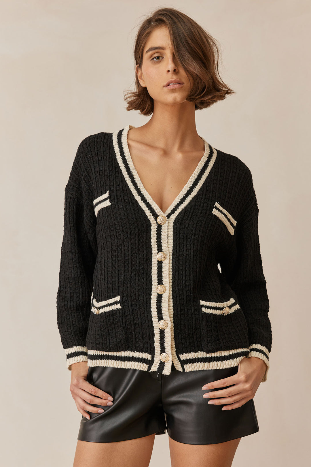 קרדיגן סריג צ׳ארלי בשילוב כפתורים | שחור