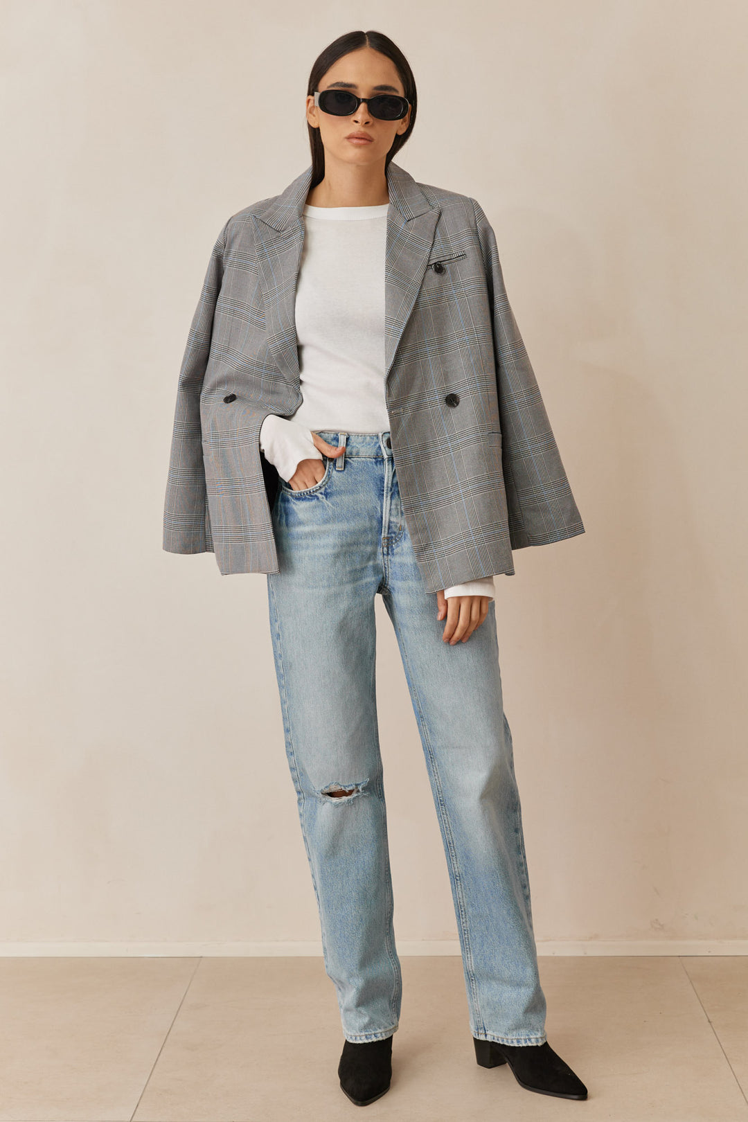 מכנסי דנים מוניקה בשילוב קרע | ג'ינס בהיר